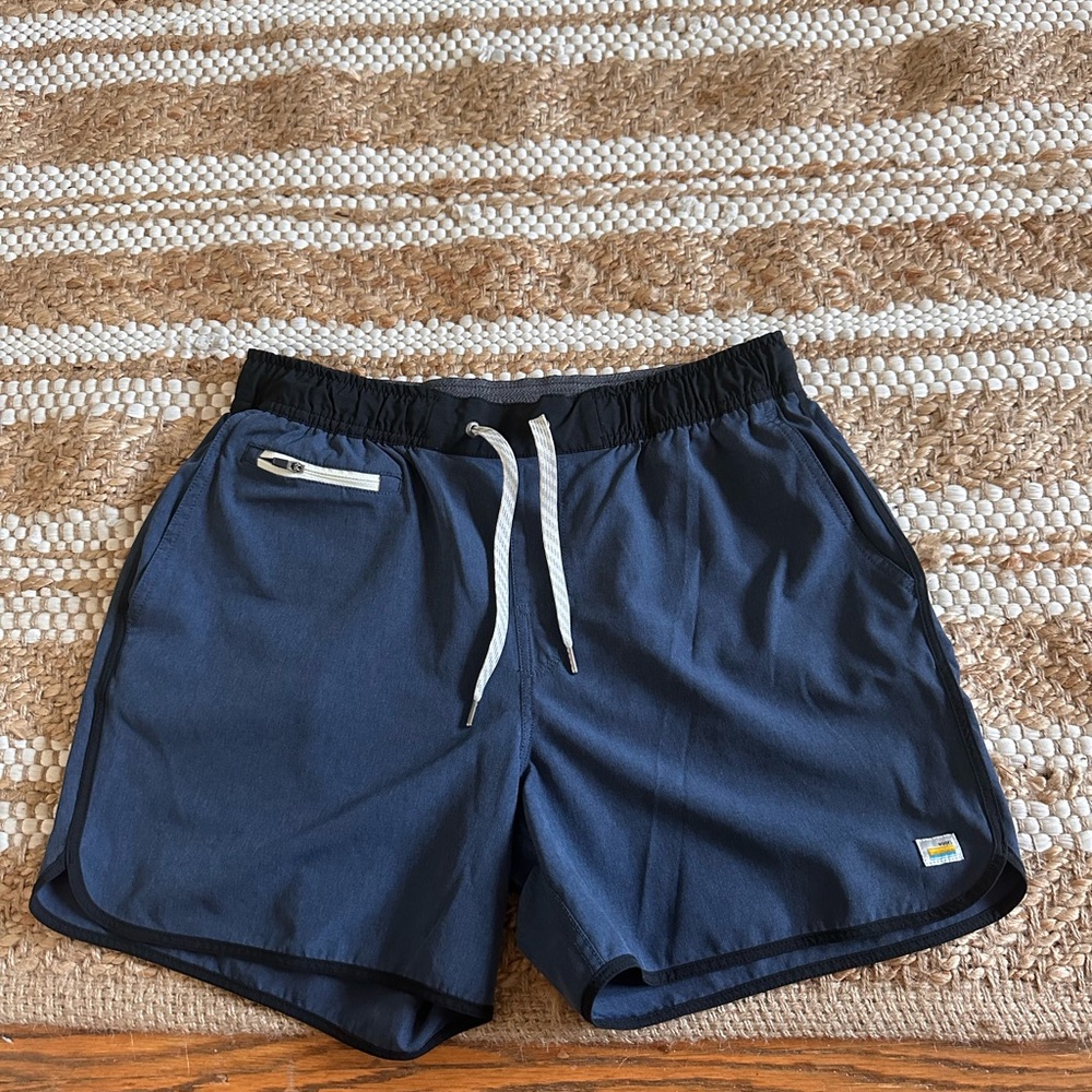 Vuori Banks Short 5” Navy Size L